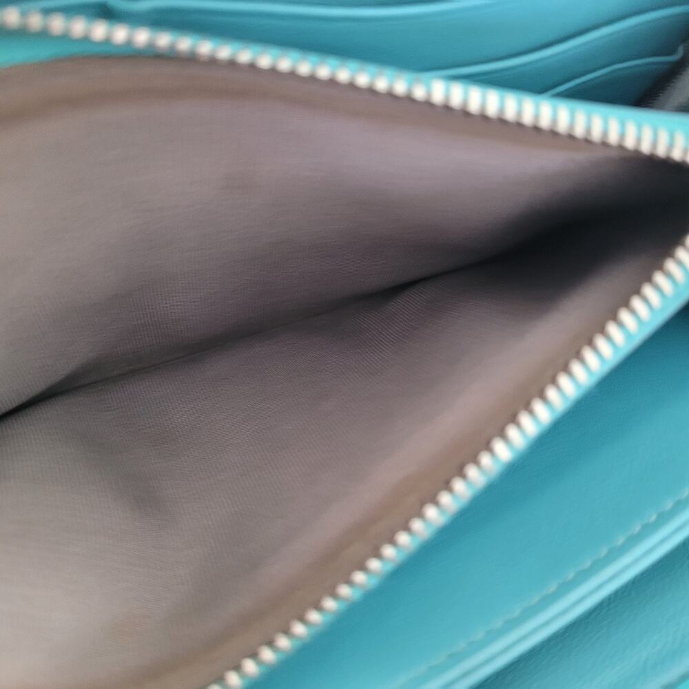 Tiffany & Co. Iconic Blue Leather Zip Around Wallet Clutch Organizer Authentic - Picture 11 of 14